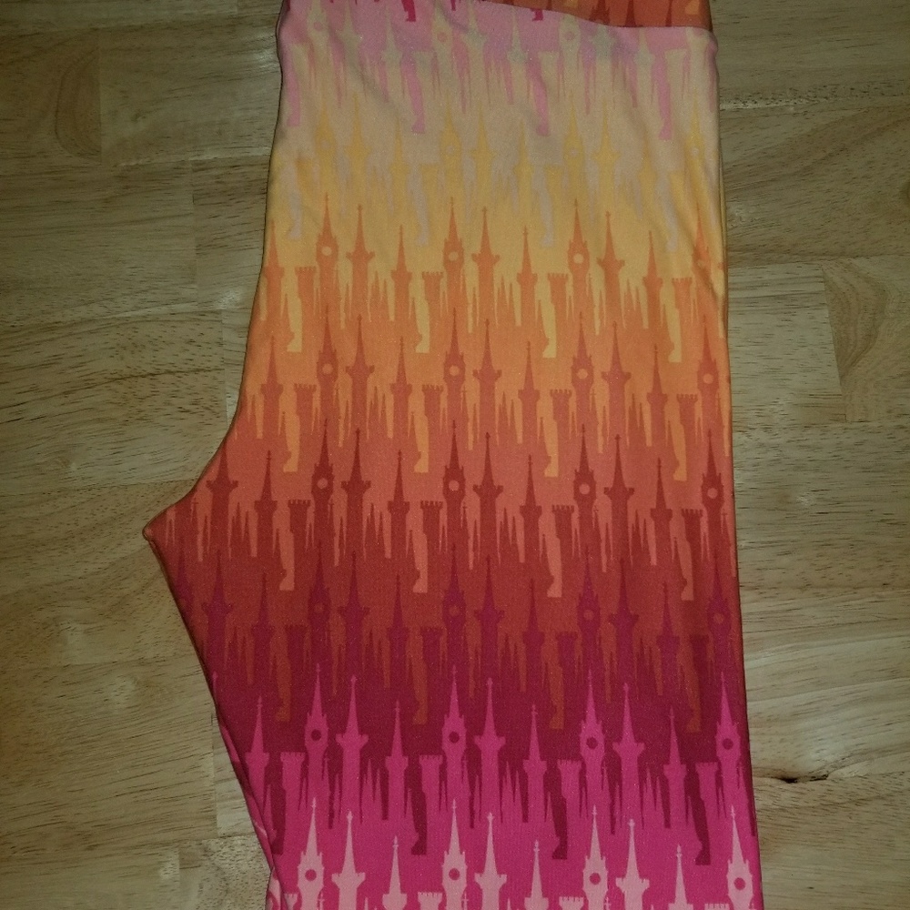 TODAY ONLY PRICE NWT LULAROE TC DISNEY CASTLES